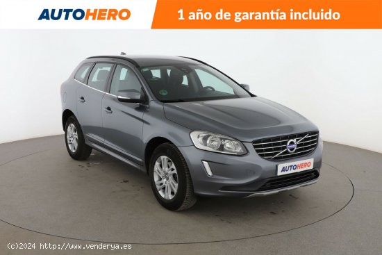 Volvo XC-60 2.4 D4 Momentum AWD - 