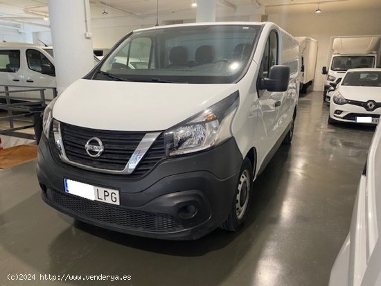 Nissan NV300 Furgón 2.0dCi L2H1 1.2T Comfort 120cv - GARANTIA FÁBRICA 03/2025 - Barcelona