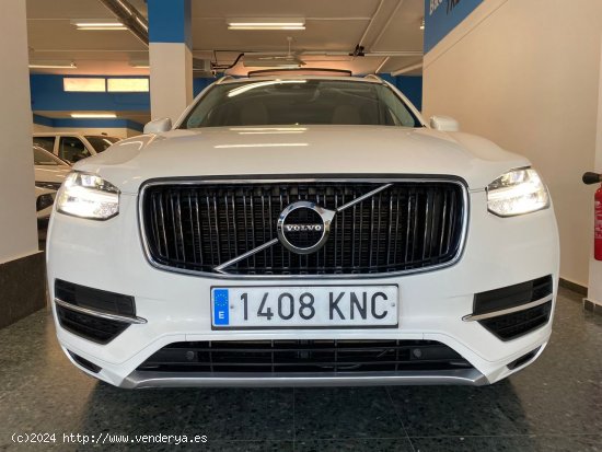 Volvo XC-90 2.0 D5 AWD AUTO MOMENTUM 7 PLAZAS. - Castelldefels