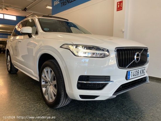 Volvo XC-90 2.0 D5 AWD AUTO MOMENTUM 7 PLAZAS. - Castelldefels