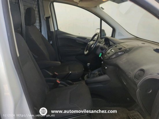 Ford Transit Courier 1.5TDCI FURGON - Santa Coloma de Gramanet