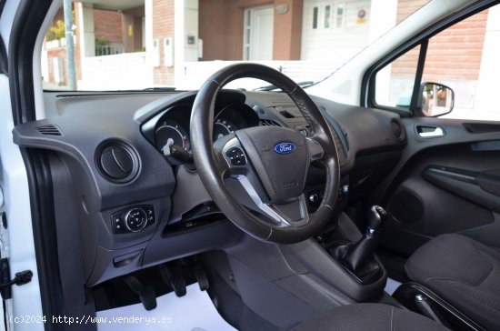 Ford Transit Courier FURGÓN VAN  1.5 TDCI TREND 75CV ( CERRAJERÍA ANTIRROBOS - Sant Vicenç dels H