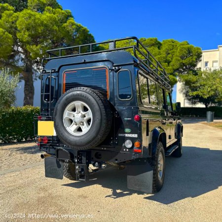 Land-Rover Defender LARGO - ROSES