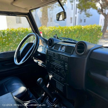 Land-Rover Defender LARGO - ROSES