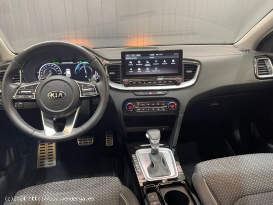 Kia XCeed 1.6 GDi PHEV 104kW (141CV) eMotion + Gasolina - San Sebastian de los Reyes  Madrid