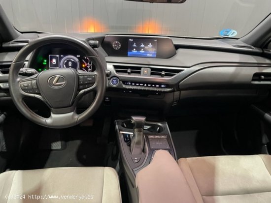 Lexus UX 2.0 250h Business - Ferrol