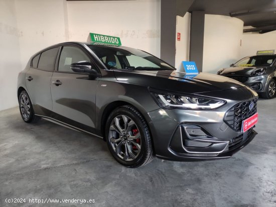 Ford Focus 1.0 Ecoboost 92kW ST-Line gris noviembre 2022 - Carcaixent