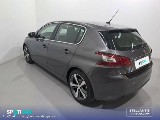 Peugeot 308  5p  1.2 PureTech 96KW (130CV) S&S Allure - Sant Boi de Llobregat