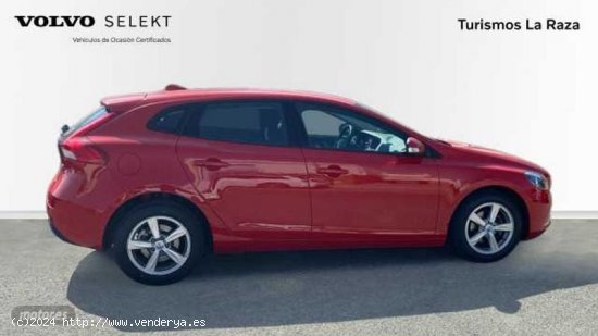 Volvo V 40 D2 KINETIC 120CV 5P de 2017 con 86.258 Km por 15.000 EUR. en Sevilla