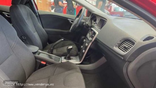 Volvo V 40 D2 KINETIC 120CV 5P de 2017 con 86.258 Km por 15.000 EUR. en Sevilla