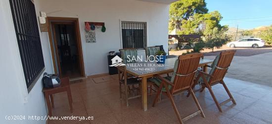 SE VENDE CHALET EN LA ROMANA - ALICANTE