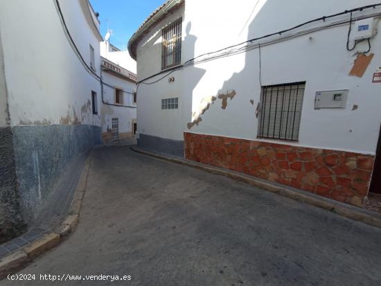 Casa de dos plantas en calle Cánovas del castillo de Oliva - VALENCIA