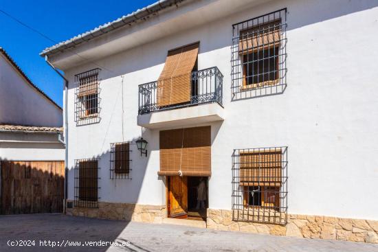 Espectacular chalet dentro del casco urbano y con proyecto de parcelación aprobado. - VALENCIA