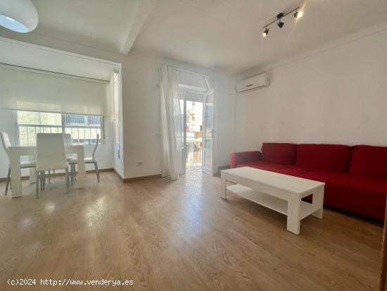 APARTAMENTO CENTRO. TRES HABITACIONES Y UN BAÑO - ALICANTE