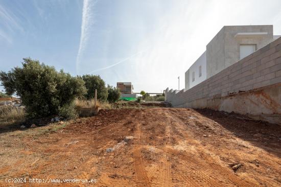 PONEMOS EN VENTA PARCELA EN EL RECINTO FERIAL DE HUETOR VEGA - GRANADA