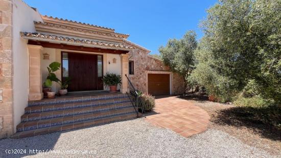 Finca rústica con piscina privada en Llucmajor: Lujo y naturaleza en armonía - BALEARES