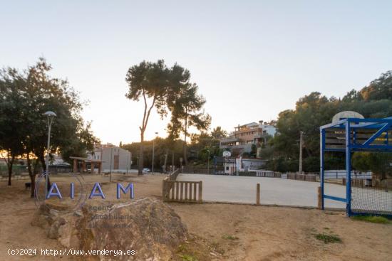 Solar urbano junto al colegio - BARCELONA