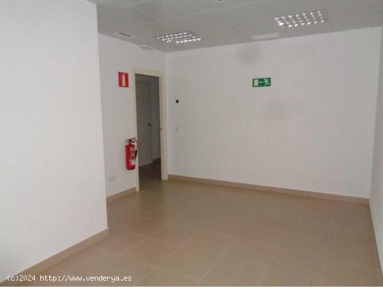 LOCAL COMERCIAL EN CAMPELLO PLAYA - ALICANTE