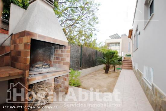 ESPECTACULAR CHALET CON GARAJE, PISCINA, JARDÍN Y BARBACOA - VALENCIA