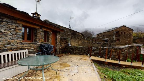 BONITA CASA EN LA RUTA DE LA ARQUITECTURA NEGRA - GUADALAJARA