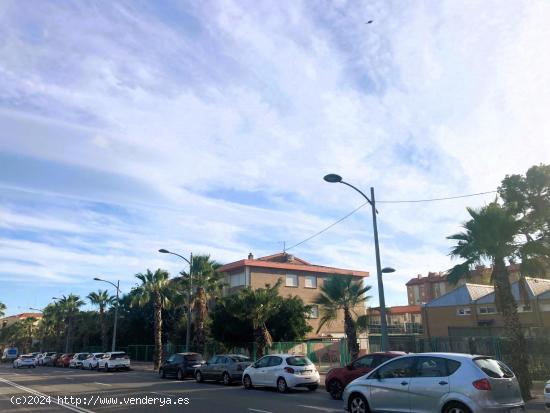 ¡¡¡ VIVIENDA LLENA DE LUZ A POCOS METROS DEL PARQUE JUAN XXII Y HOSPITAL !!! - ALICANTE