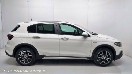 Fiat Tipo   1.5 Hybrid 97kW (130CV) DCT Cross - SANT FRUITOS DE BAGES