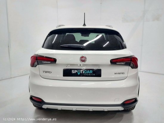 Fiat Tipo   1.5 Hybrid 97kW (130CV) DCT Cross - SANT FRUITOS DE BAGES