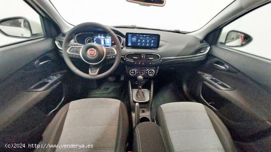 Fiat Tipo   1.5 Hybrid 97kW (130CV) DCT Cross - SANT FRUITOS DE BAGES