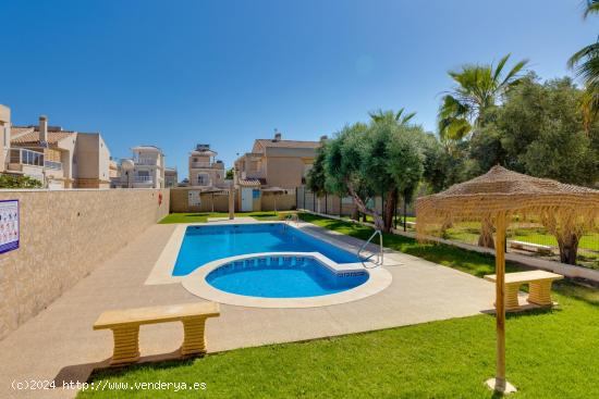 Casa adosada en Aguas Nuevas, Torrevieja - ALICANTE