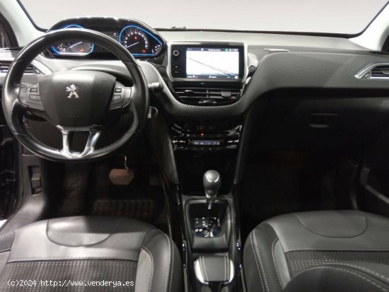 Peugeot 2008   Puretech 130 S&S EAT8 Allure - VITORIA