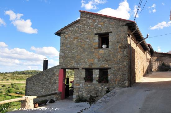 Casa en venta en el Boixar, actualmente funcionando como turismo rural. Con 4 habitaciones. Tiene ca