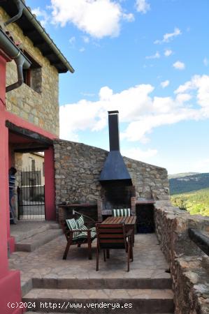 Casa en venta en el Boixar, actualmente funcionando como turismo rural. Con 4 habitaciones. Tiene ca