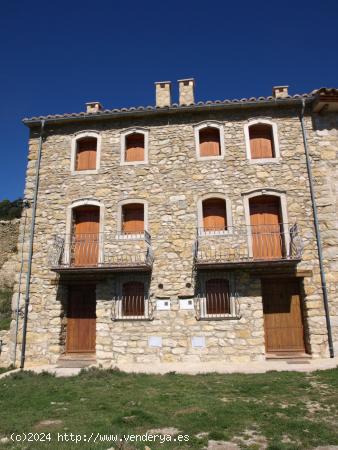 Magnífica Casa de Pueblo con Interiores en Madera y Piedra a Estrenar - CASTELLON