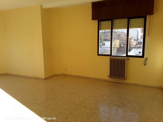 Piso en venta en La Roda, zona Parque - ALBACETE