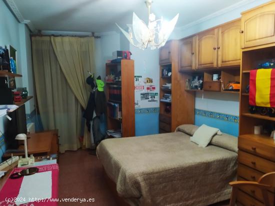 Vivienda en Uso con buen mantenimiento y muy buena distribucion - CUENCA