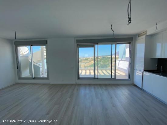 Vivienda de 2 dormitorios  en Cancelada (Estepona), con amplia terraza y piscina. - MALAGA