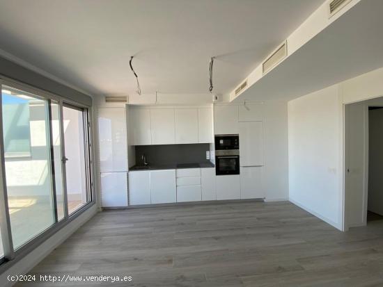 Vivienda de 2 dormitorios  en Cancelada (Estepona), con amplia terraza y piscina. - MALAGA