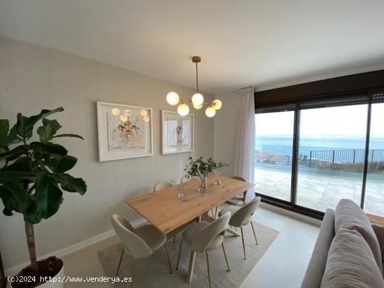 Adosado con Vista al Mar con terrazas 34 m2 SUR y jardín 86m2 - MALAGA