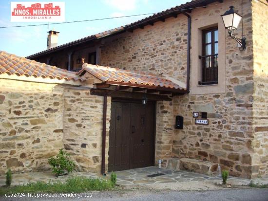  SE  VENDE CASA TIPICA MARAGATA INDEPENDIENTE EN EL CAMINO DE SANTIAGO - LEON 