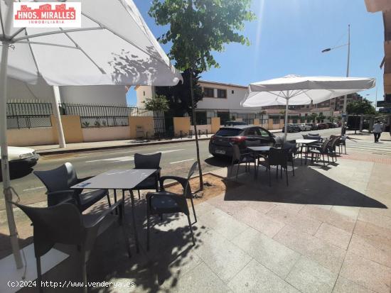 TRASPASO DE BAR RESTAURANTE EN PLENO FUNCIONAMIENTO CON TODA SU CLIENTELA . - ALICANTE