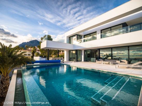 VILLA DE LUJO EN LA NUCIA CON VISTA AL SKY LINE DE BENIDORM - ALICANTE