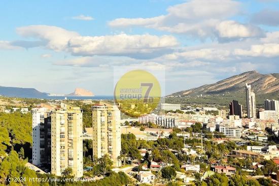 SE VENDE PISO DE DOS DORMITORIOS CON VISTAS AL MAR Y GARAJE EN BENIDORM - ALICANTE