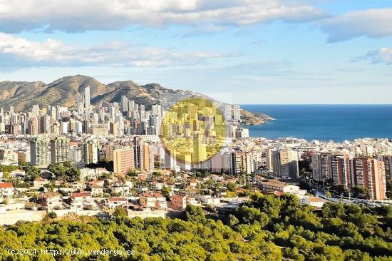 SE VENDE PISO DE DOS DORMITORIOS CON VISTAS AL MAR Y GARAJE EN BENIDORM - ALICANTE