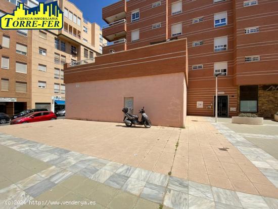 LOCAL COMERCIAL EN PLAZA BALNEARIO SAN MIGUEL, ENTRE AVDA. DE CABO DE GATA Y PASEO MARITIMO. - ALMER