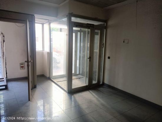 Local comercial en venta o en alquiler en Calle Las Flores, zona centro de Pozuelo de Alarcón. - MA