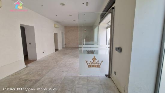 Se vende lote de 2 locales comerciales + vivienda en Tesorillo - CADIZ