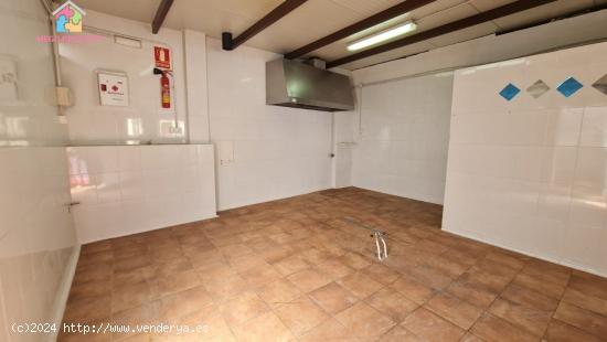 Se vende lote de 2 locales comerciales + vivienda en Tesorillo - CADIZ