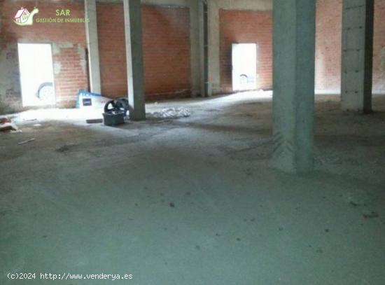 Se vende Local de 200 m2 en Zabalgana - ALAVA