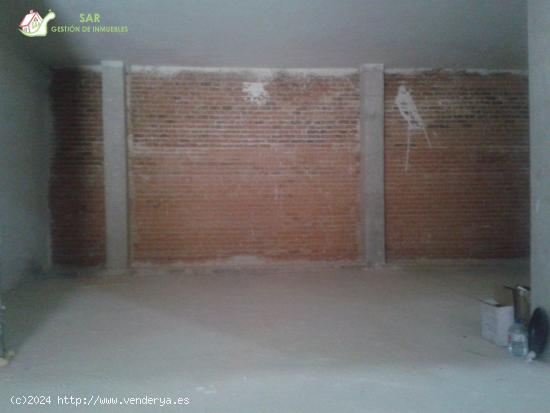 Se alquila local comercial en Adurtza. - ALAVA