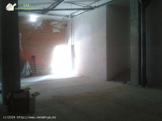 Se alquila local comercial en Adurtza. - ALAVA